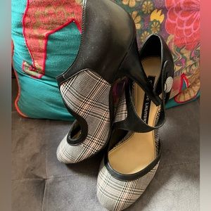 Chinese Laundry Trixie tiny plaid/ black size 8 heels